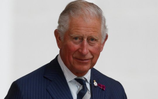 Rei Charles III participa de cortejo fúnebre e se encontra com Nicola Ferguson