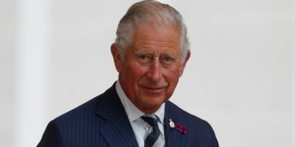 Rei Charles III se irrita com caneta mais uma vez