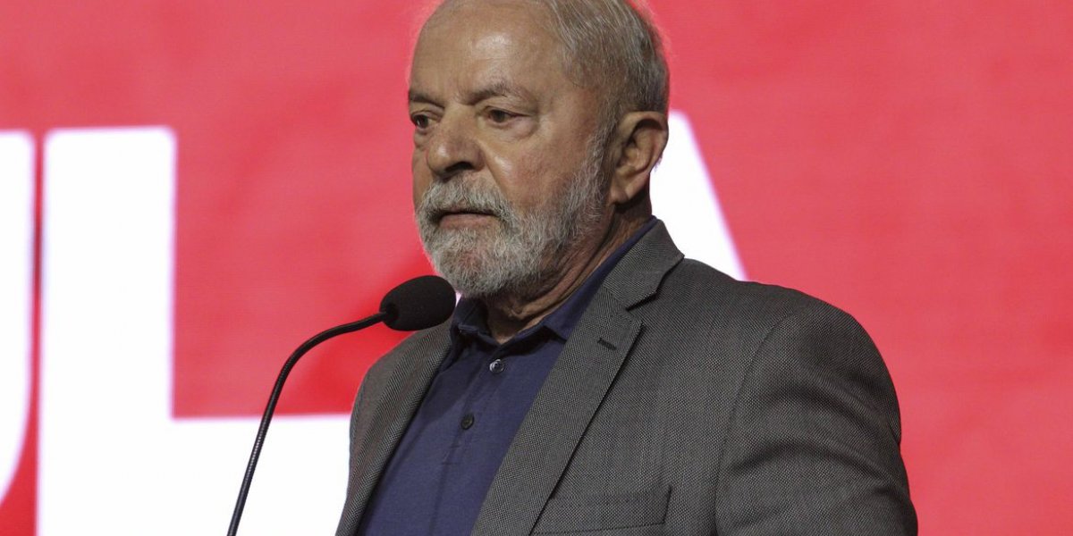 TSE multa campanha de Lula por propaganda eleitoral antecipada