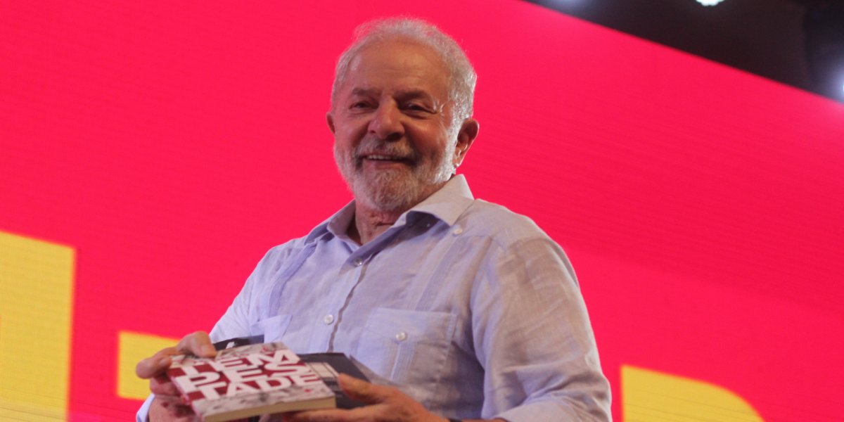 Datafolha: Lula mantém desempenho e lidera corrida; Bolsonaro oscila para baixo