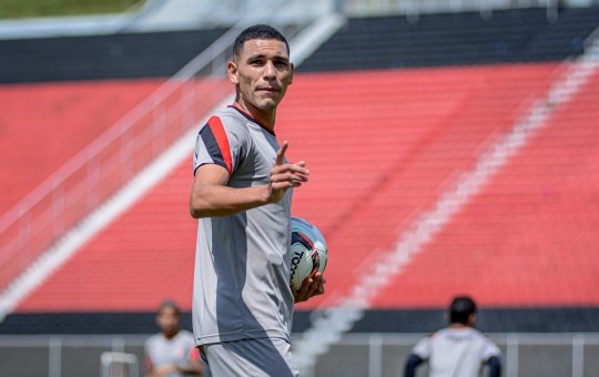 Foco em bolas paradas: Vitória faz penúltimo treino para receber o Figueirense