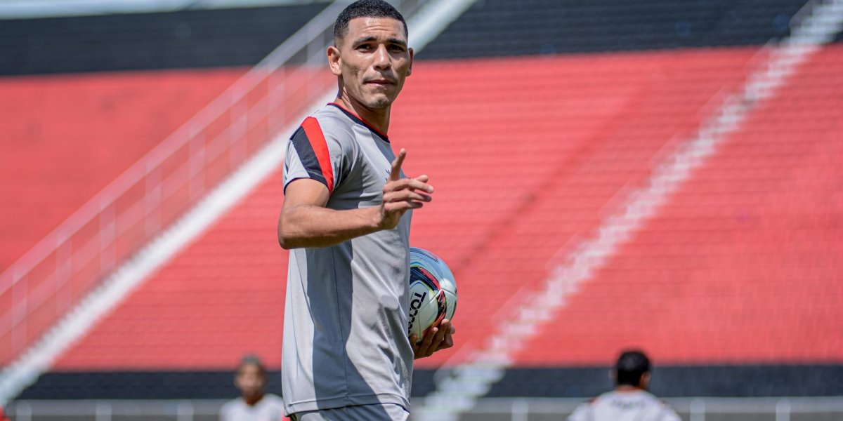 Foco em bolas paradas: Vitória faz penúltimo treino para receber o Figueirense