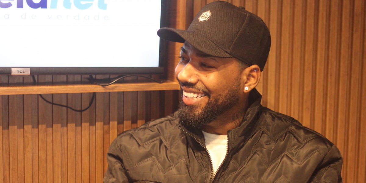 O Poeta fala sobre início em igreja evangélica, união no pagode e Salvador Fest