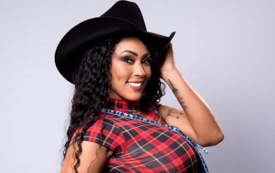 A Fazenda 14: Rosiane Pinheiro diz ser ninfomaníaca e revela atração por colega