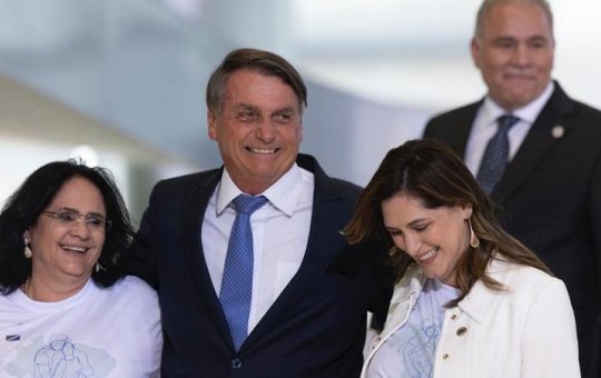 Damares Alves deu R$ 250 mil do Fundão a atual ministra de Bolsonaro