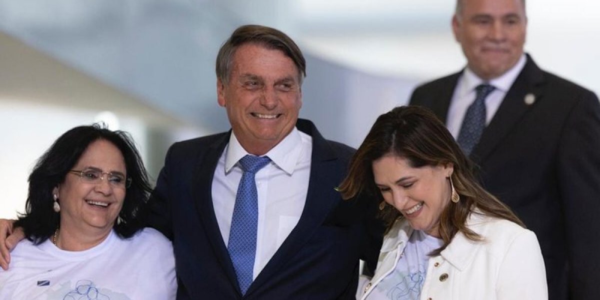 Damares Alves deu R$ 250 mil do Fundão a atual ministra de Bolsonaro