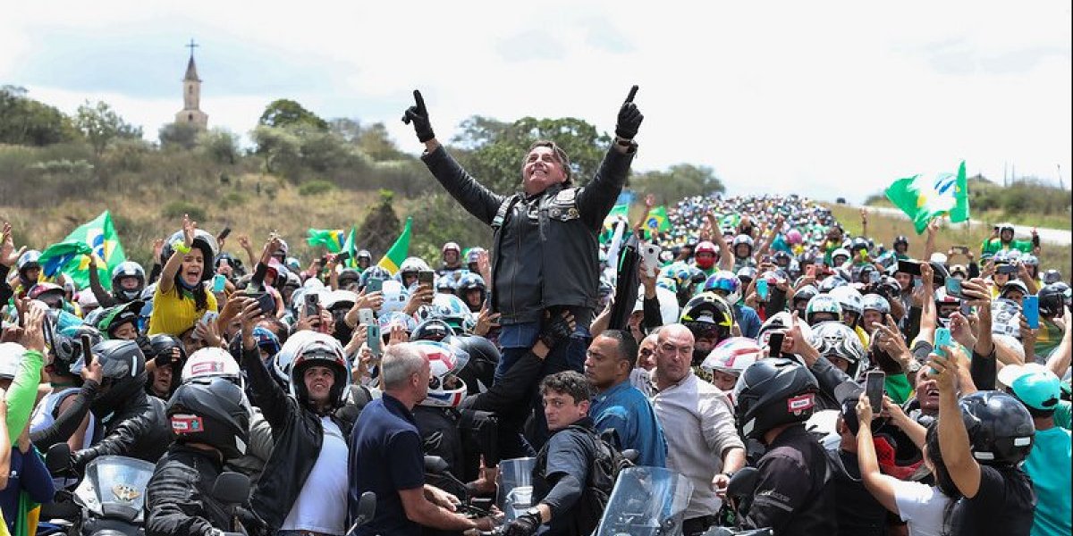 Em motociata sem capacete no PE, Bolsonaro afirma vai vencer que em 1º turno
