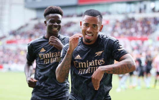 Gabriel Jesus marca, homenageia Vini Jr. com dancinha e Arsenal vence