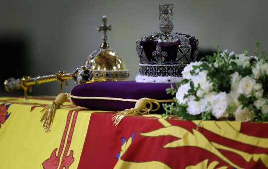 Reino Unido se despede da rainha Elizabeth II; funeral de Estado é iniciado