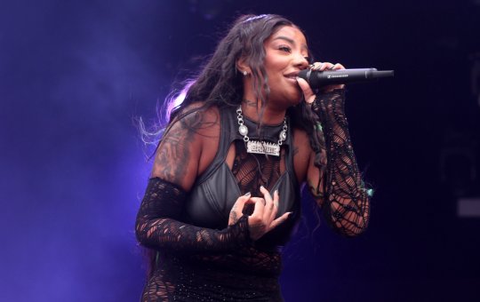 “Vai arrebentar” diz Ludmilla sobre feat com Bruno Magnata