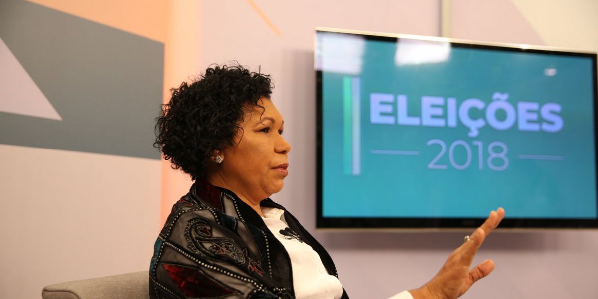 Vera propõe redução de jornada de trabalho sem redução de salário