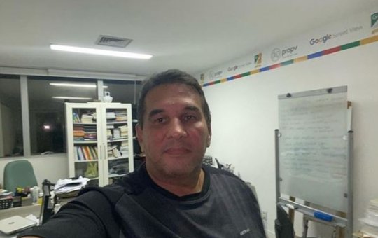 Escritor chega em pousada com casal, é torturado e morto em Salvador