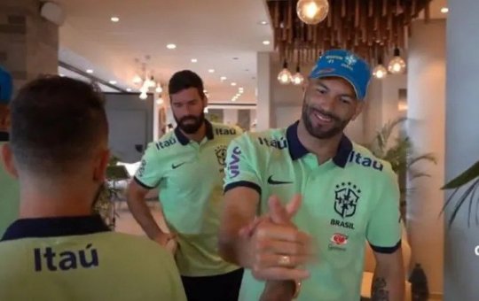 Weverton se apresenta e Seleção está completa para amistosos na França