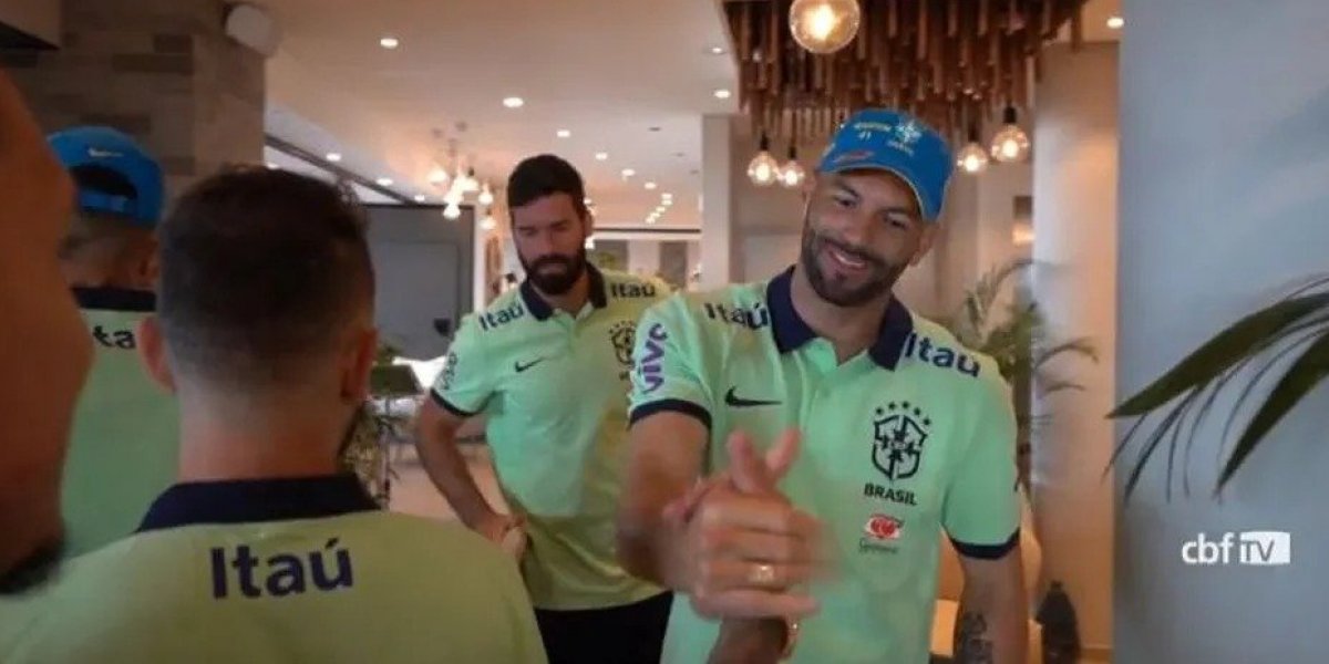 Weverton se apresenta e Seleção está completa para amistosos na França