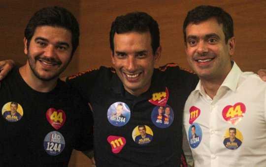 Leo Prates e Tiago Correia participam de evento com apoiadores