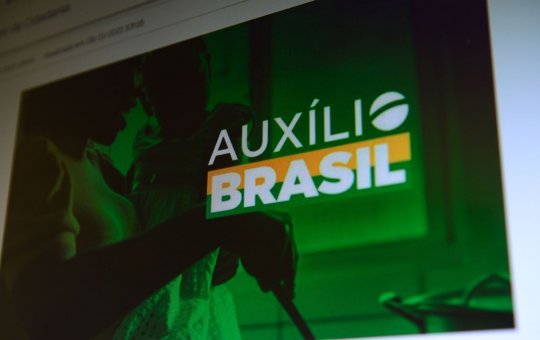 Auxílio Brasil é pago nesta quarta (21) a beneficiários com NIS de final 3