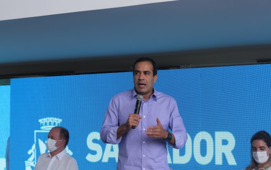 “Sempre aberto ao diálogo", diz Bruno Reis após protesto de agentes comunitários
