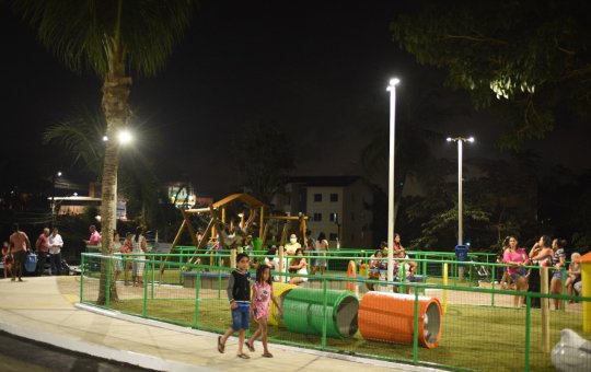 Prefeitura inaugura praça e anuncia nova quadra esportiva em Nova Brasília