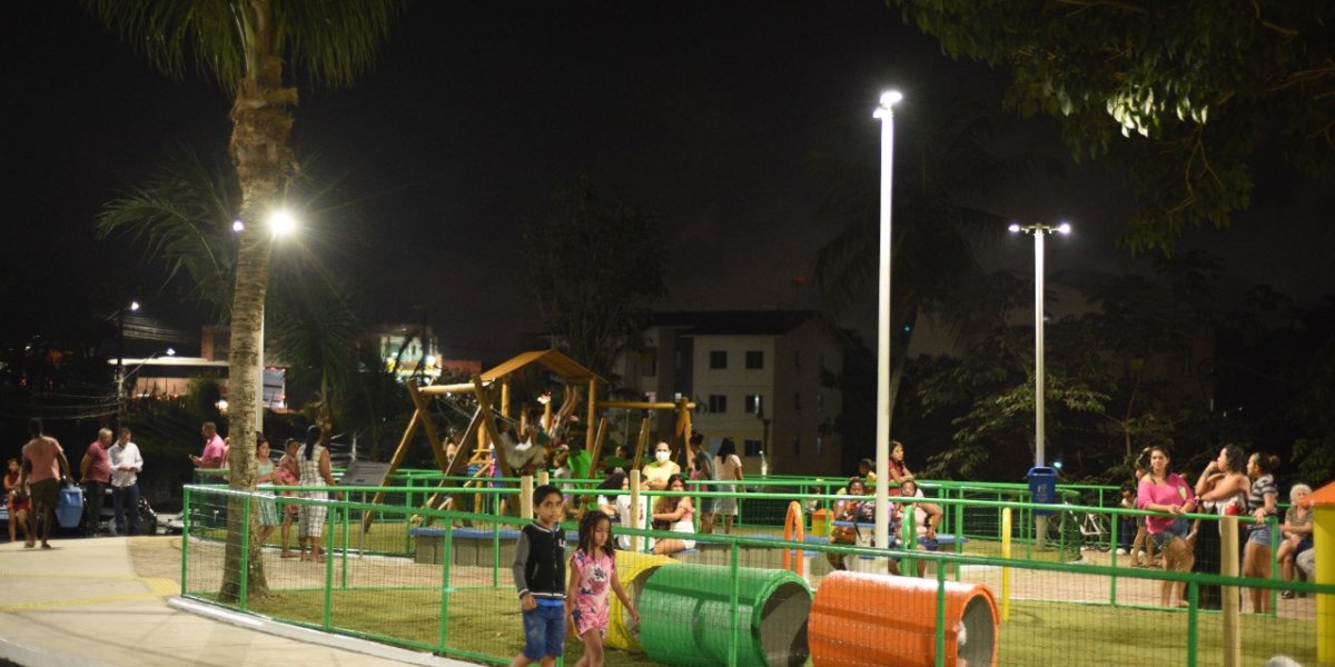 Prefeitura inaugura praça e anuncia nova quadra esportiva em Nova Brasília