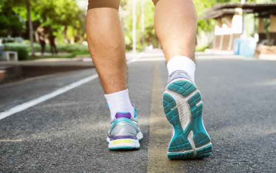 Clientes de bar confundem corrida de crossfit com arrastão e vídeo viraliza
