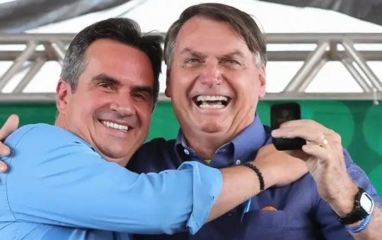 Coordenador da campanha de Bolsonaro tira férias para ajudar mulher na campanha