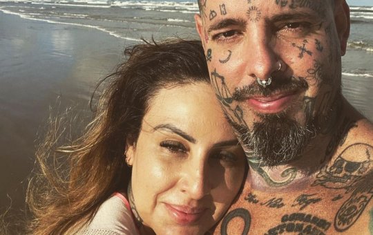 Mulher de Tico Santta Cruz é agredida por cinco homens