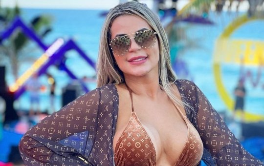 Filho de Deolane treina tiro com foto de Deborah e causa polêmica