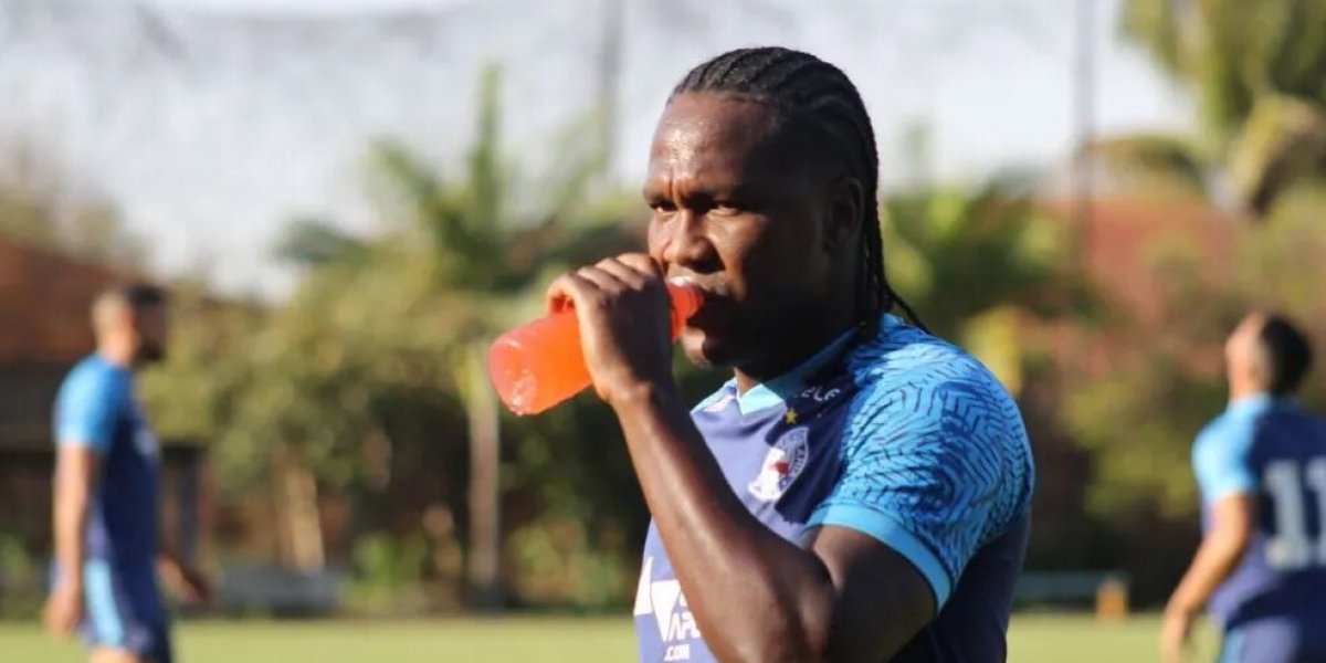 Rodallega pede desculpas para Vanderlei e torcida do Bahia após expulsão