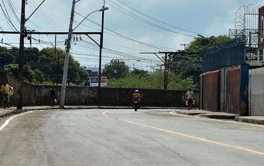 Mototaxista leva pedrada e revida matando homem no Largo do Tanque