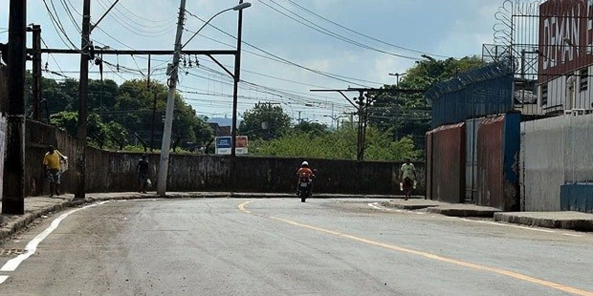 Mototaxista leva pedrada e revida matando homem no Largo do Tanque