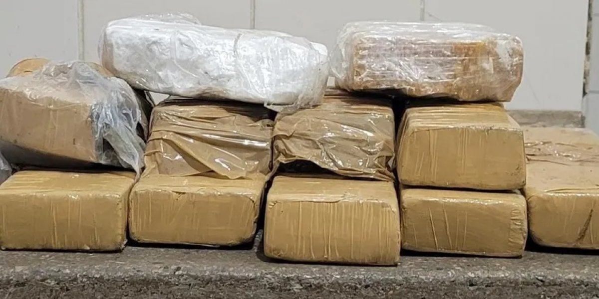 Caculé: polícia apreende adolescente com cerca de dez quilos de drogas