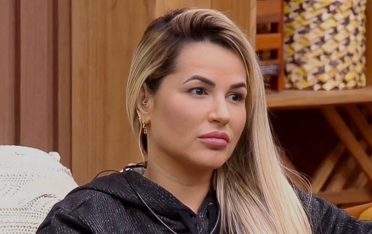 A Fazenda 14: Deolane revela que Deborah quer tomar lugar de Adriane Galisteu