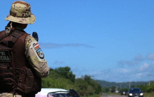 Agentes especializados da PM reforçam cerco para capturar "Buiú" em Itajuípe