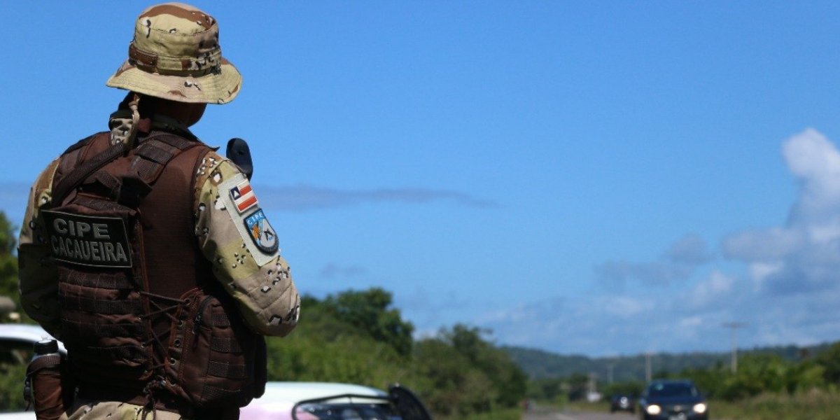 Agentes especializados da PM reforçam cerco para capturar "Buiú" em Itajuípe