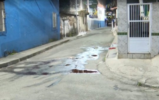 Homem é morto e três são baleados enquanto jogavam dominó no Caminho de Areia