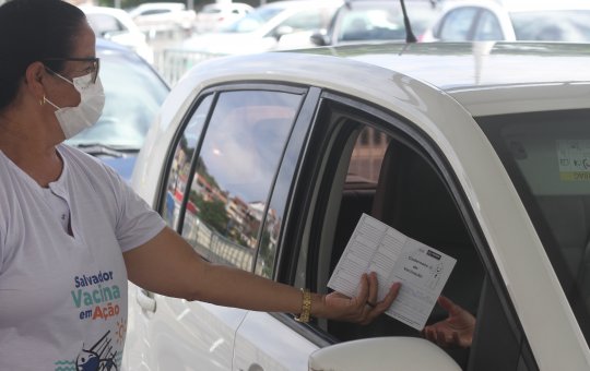 Comprovação de vacina deixa de ser exigida em academias, bares e estádios