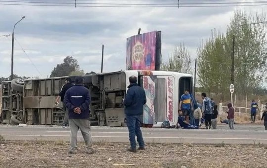 Acidente envolvendo ônibus com torcedores do Boca Juniors deixa um morto