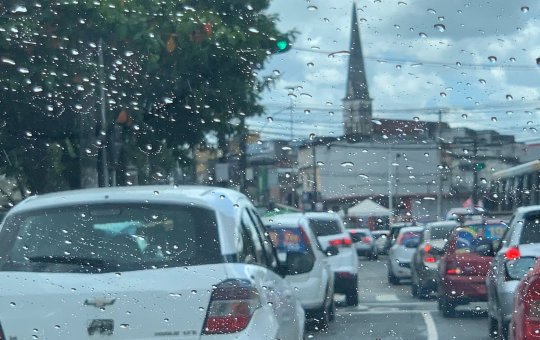 Salvador: atos políticos travam trânsito na Cidade Baixa