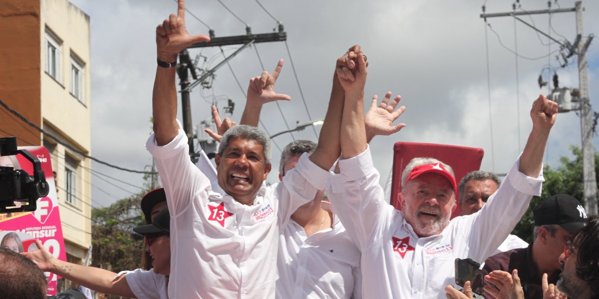 Ao lado de Jerônimo, Lula realiza carreata nas ruas de Salvador