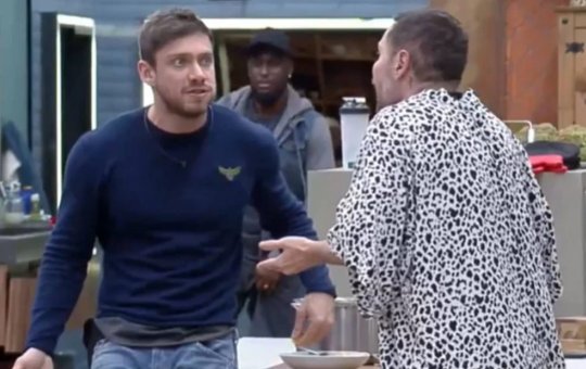 A Fazenda: "Você sabe que você é preconceituoso", dispara Alex contra Vinicius