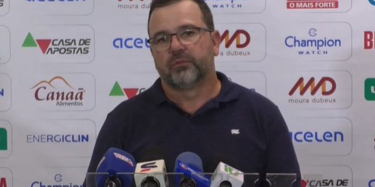 "Não tivemos forças para reagir", admite Enderson após derrota do Bahia