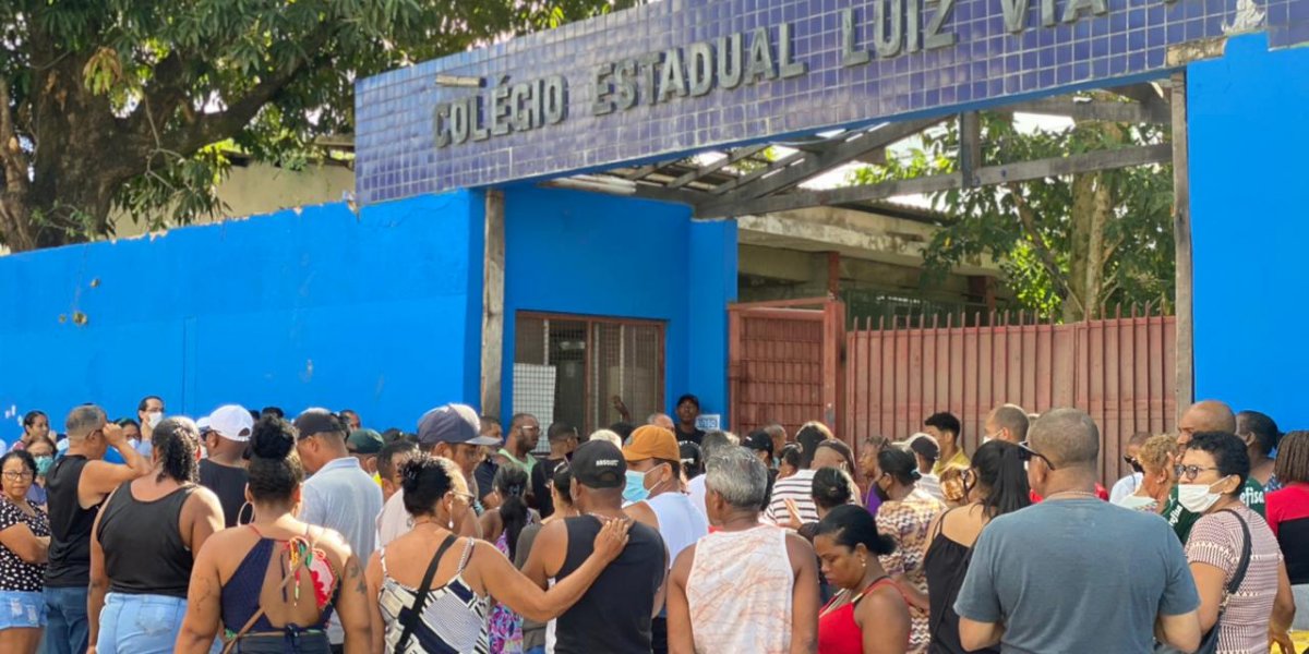 Maior local de votação de Salvador, Colégio Luiz Viana registra longas filas