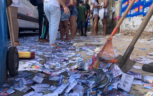 Salvador tem ruas sujas neste domingo de eleições