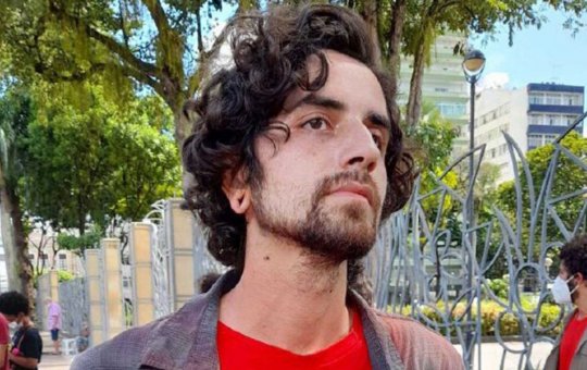 Candidato do PCB ao governo Bahia, Giovani Damico vota em Salvador