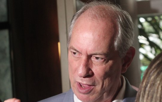 Ciro cria mistério sobre posição no 2º turno: "Peço algumas horas"