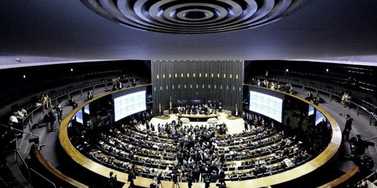 Mais de 30 deputados federais conseguem reeleição na Bahia