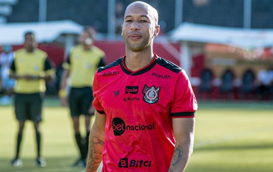 Ídolo do Vitória, Dinei se aposenta do futebol aos 38 anos: "grato a todos"