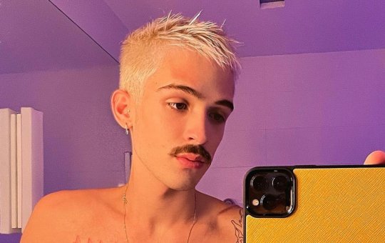 Após nudes de Carlinhos Maia, João Guilherme surge seminu e choca internautas