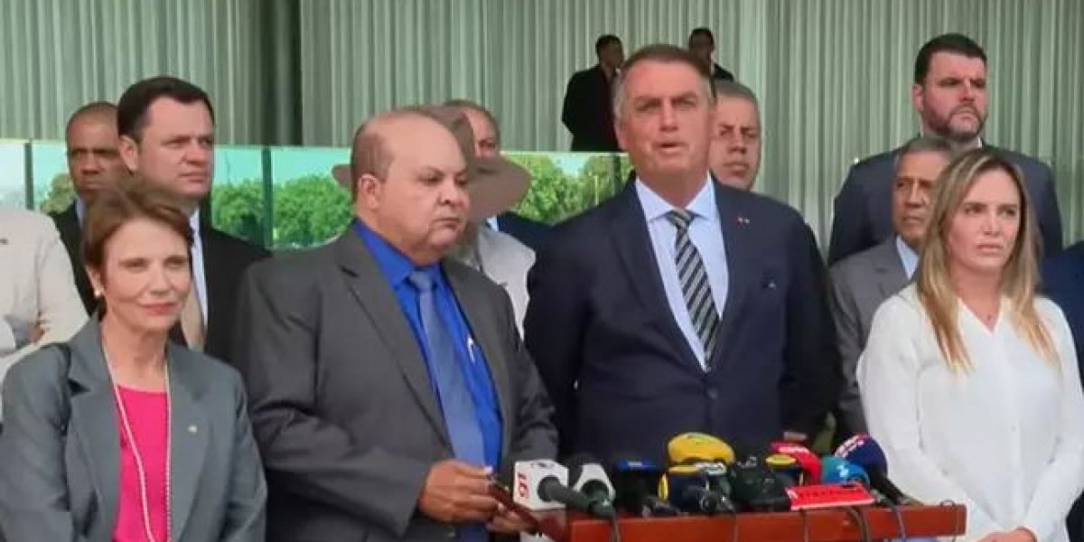 Bolsonaro recebe apoio do governador reeleito do Distrito Federal