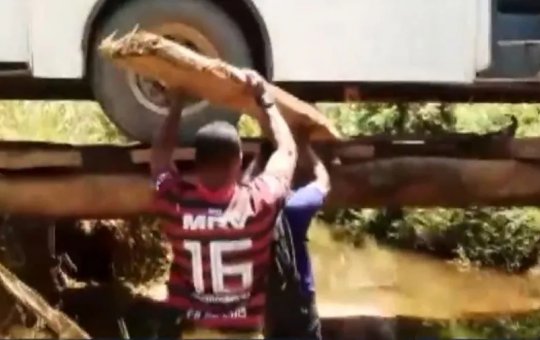 Ilhéus: estudantes indígenas perdem aula após ponte quebrar na zona rural